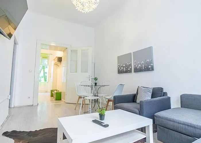 Trendy 1br & 1lr Near Rennweg, Great Links