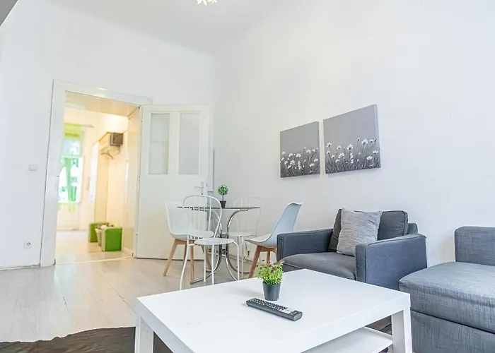 Trendy 1br & 1lr Near Rennweg, Great Links Daire