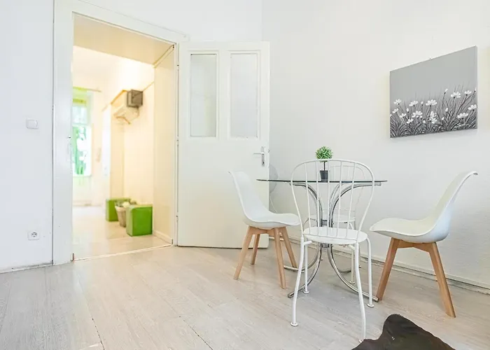 Daire Trendy 1br & 1lr Near Rennweg, Great Links