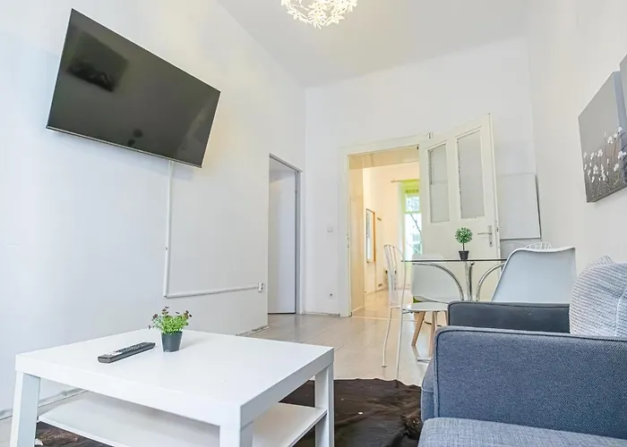 Trendy 1Br 121 Апартаменти *